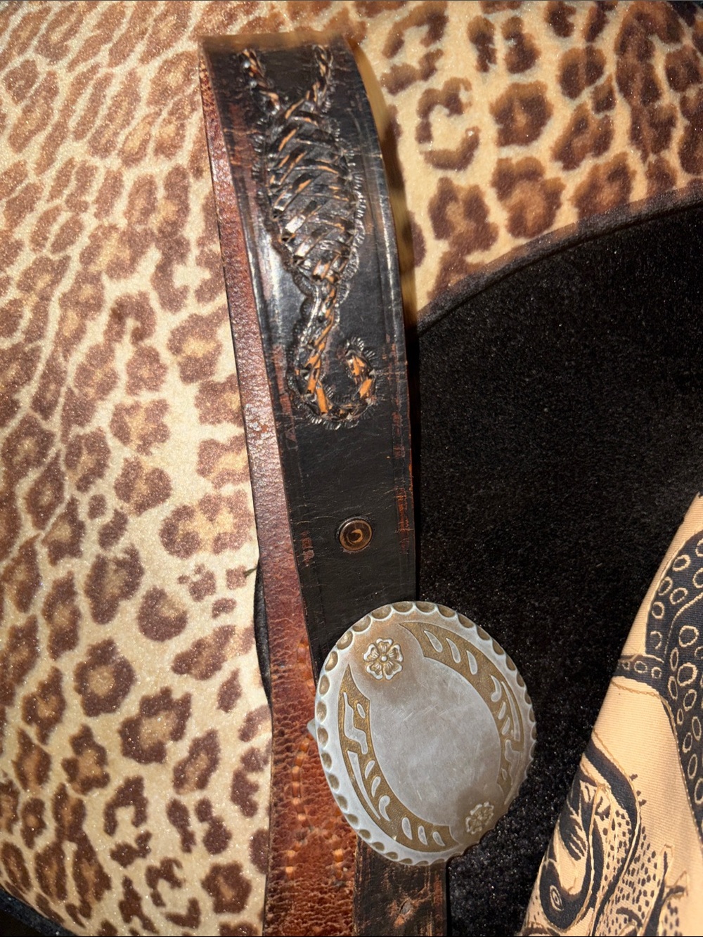 Western Leather Belt with Oval Floral Concho - Brown/black - Picture 2 of 5